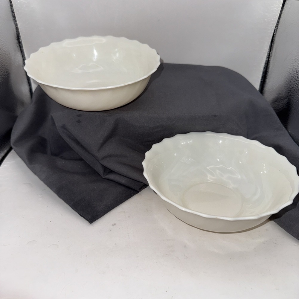 2Arcopal France Victoria Fruit CeralDessert Bowl Scalloped Swirl Bowls glass
